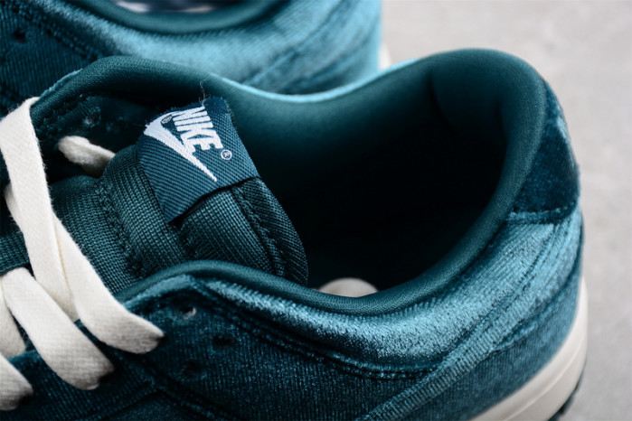 nike dunk low green velvet dz5224-300