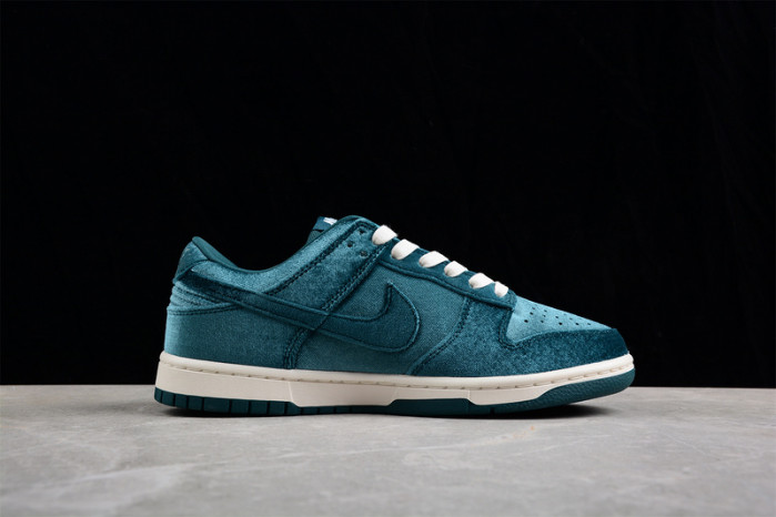 nike dunk low green velvet dz5224-300