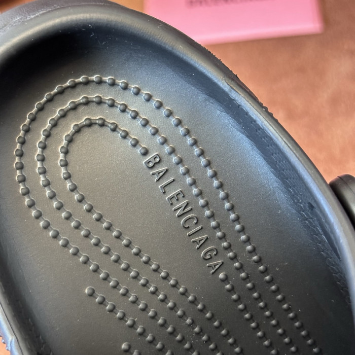 balenciag* Cr*0*s 56