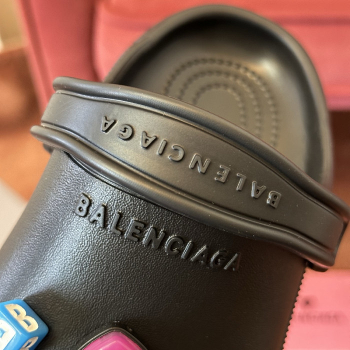 balenciag* Cr*0*s 56