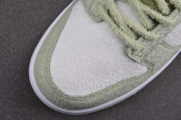 nike dunk low se fleece pack honeydew dq7579-300