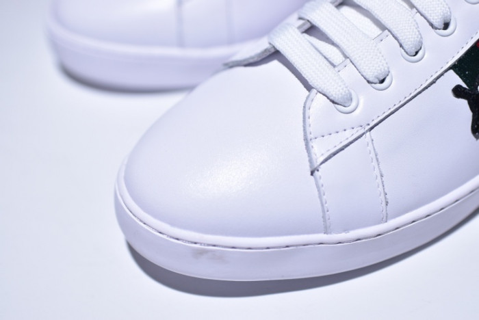 g*u*i ace embroidered low-top sneaker with ladybird